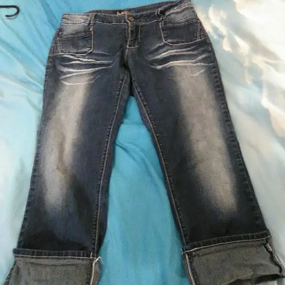 Angel Jean Capris